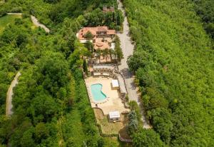 an aerial view of a estate with a swimming pool at Villa Serra Alta in Fermignano