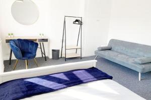 Istumisnurk majutusasutuses Bristol House FREE Parking & Airport & M1 & Contractor