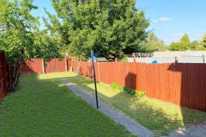 Aed väljaspool majutusasutust Bristol House FREE Parking & Airport & M1 & Contractor