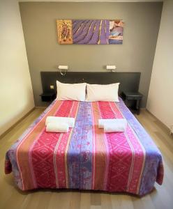 Photo de la galerie de l'établissement Hôtel Restaurant Gîte Les Lavandins, à Saint-Christol