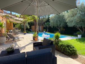 Fotografia z galérie ubytovania Maison provençale avec piscine et jardin privatifs v destinácii Saumane-de-Vaucluse