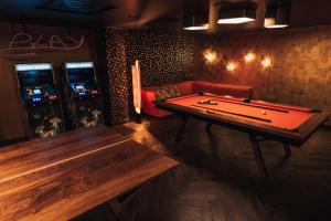 a room with a pool table and a couch at Amazing Rooms by FIVE in Zürich