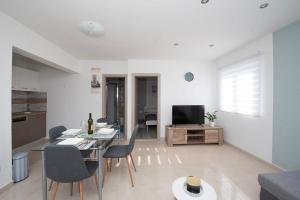 Μια τηλεόραση ή/και κέντρο ψυχαγωγίας στο M&M apartmani