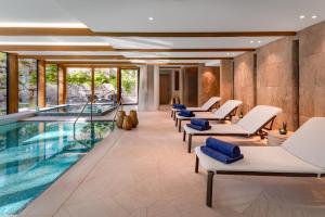 Piscina di Superior East Wing Rooms by FIVE Zurich o nelle vicinanze