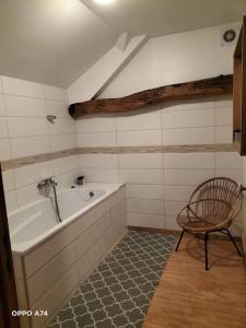 Koupelna v ubytování Gite la Dame au Lit gite à la ferme