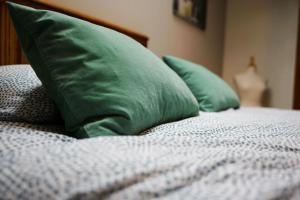 Rúm í herbergi á Gite la Dame au Lit gite à la ferme