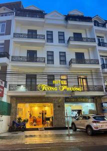 a hotel with a car parked in front of it at ALEX HOTEL - Tường Phương in Da Lat