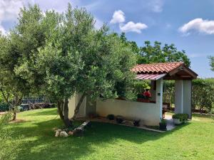 Gallery image of Goldfinch Estate in Banjole