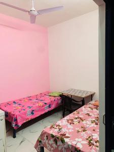Voodi või voodid majutusasutuse JSR Boys Hostel - Malviya Nagar toas +21 fotot