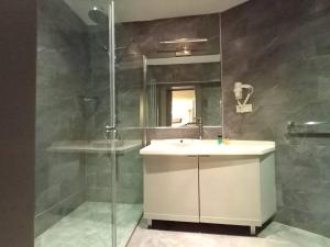 A bathroom at Star of İstanbul Residence