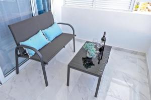 Setusvæði á Modern Studio with a Sea View and Pool Access Ponderosa 801