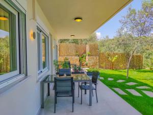 Zahrada ubytování Renovated apartment 2 -Platanias