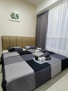 Giường trong phòng chung tại ●T11●2Pax●Studio●5min●Queensbay●Pg Bridge View●