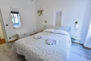 a bedroom with a bed with two towels on it at Welcome Varigotti - Borgo Saraceno - Libeccio in Varigotti