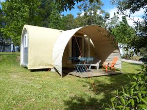 Κήπος έξω από το Camping Hello Soleil