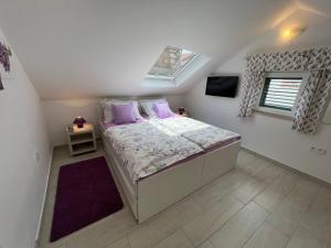 Apt Bobotovi in center of Stari Grad, Hvar客房内的一张或多张床位