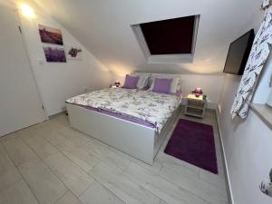 Apt Bobotovi in center of Stari Grad, Hvar客房内的一张或多张床位
