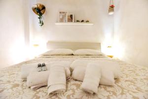 a bedroom with a bed with towels on it at Welcome Varigotti - Borgo Saraceno - Tramontana in Varigotti