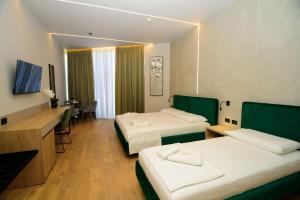 Postel nebo postele na pokoji v ubytování Hotel Zeneli Vlore + 17 fotografií