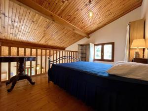 Ένα ή περισσότερα κρεβάτια σε δωμάτιο στο Maison de village typique 6 pers, proche plage et commerces, avec terrasse, parking et ménage inclus - FR-1-246A-251