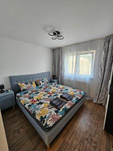 a bedroom with a bed with a quilt on it at Modern Residence Scala in Zalău