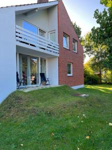 a house with a lawn in front of it at Meerhaus in Cuxhaven