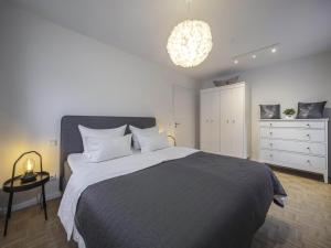 a bedroom with a large bed and a chandelier at Acapella Suite Barcarolle 60qm, direkt am Weinberg, Altstadt, Netflix inklusive in Heppenheim an der Bergstrasse