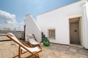two chairs sitting on the roof of a building at Palazzo Zacà in Gallipoli