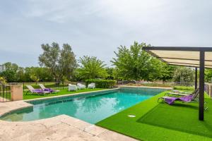 Bazén v ubytování Ses Parellades by Mallorca House Rent nebo v jeho okolí
