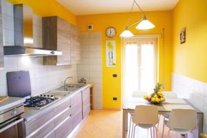 A kitchen or kitchenette at the sun in rome