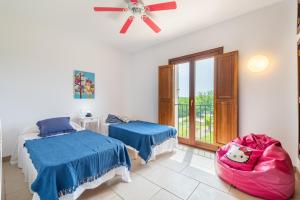 Postel nebo postele na pokoji v ubytování Ses Parellades by Mallorca House Rent + 19 fotografií