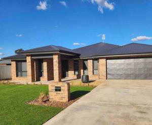 Gallery image of Brand New Modern 4 Bedroom Home in Parkes