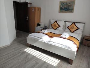 Letto o letti in una camera di Pension VIDHOUS 1