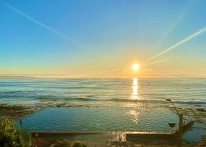 克罗纳拉Gobsmacking Views with Direct Beach Access 1的相册照片