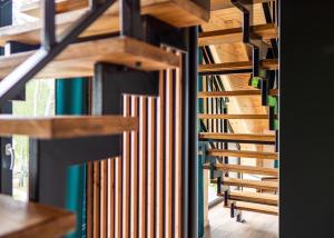 Palanda nebo palandy na pokoji v ubytování Apartamenty Sailor