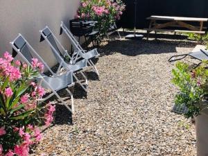 Zdjęcie z galerii obiektu Appartement climatisé pour 7 pers. avec terrasse et parking à 150 m de la plage, wifi inclus - FR-1-326-779 w mieście Marseillan