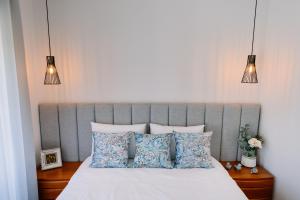 Postel nebo postele na pokoji v ubytování Coliving The VALLEY Portugal countryside retreat for digital nomads and hiking lovers - PRIVATE BEDROOMS with SHARED BATHROOMS, shared kitchen, and coworking space