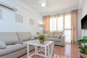Posedenie v ubytovaní CITY CENTER AND NEXT TO THE BEACH 3 BEDROOMs