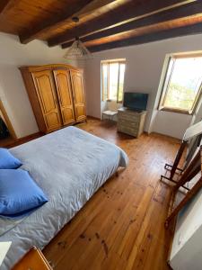 a bedroom with a bed and a desk and windows at Casadimela in Mela