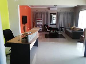 Khu vực ghế ngồi tại Girlie's bed and breakfast