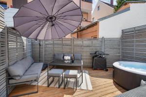 Kawasan patio atau luaran di Terrace apartment with 5 rooms, Whirlpool and BBQ