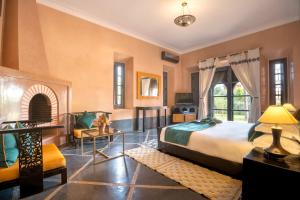 TV a/nebo společenská místnost v ubytování Janat Al Atlas Resort & Spa