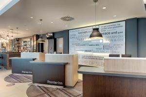 Lobbyen eller receptionen på Premier Inn Frankfurt Westend