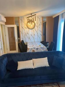 Een bed of bedden in een kamer bij The VIP Guest - Luxury Home in Deniz