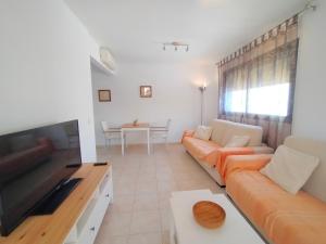 TV a/nebo společenská místnost v ubytování ACV - Terrazas II-2ª linea planta 4 norte