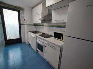 Kuchyň nebo kuchyňský kout v ubytování ACV - Terrazas II-2ª linea planta 4 norte