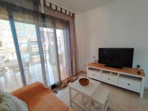 TV a/nebo společenská místnost v ubytování ACV - Terrazas II-2ª linea planta 4 norte
