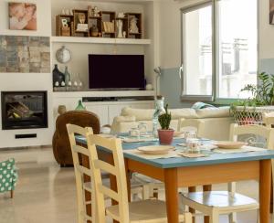 a living room with a table with chairs and a couch at La casa di Petra in Rimini
