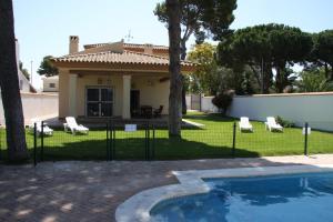 Bazén v ubytovaní Moderno y amplio chalet, con piscina privada alebo v jeho blízkosti