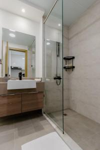 Koupelna v ubytování LuxFolio Retreats - Bloom Sunlit Serenity